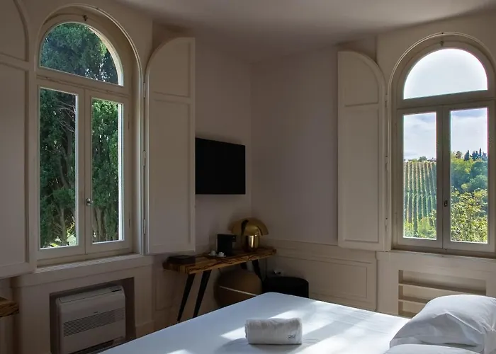 فيلة Boutique Monty Banks