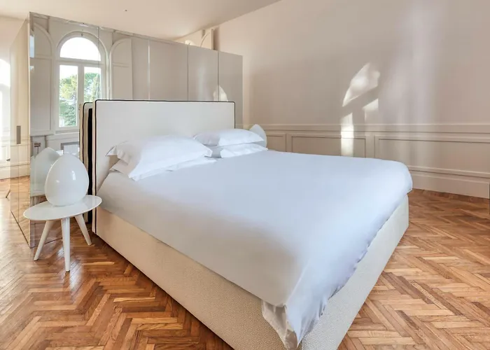 Boutique Monty Banks * تشيزينا