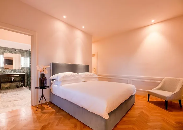 Boutique Monty Banks *