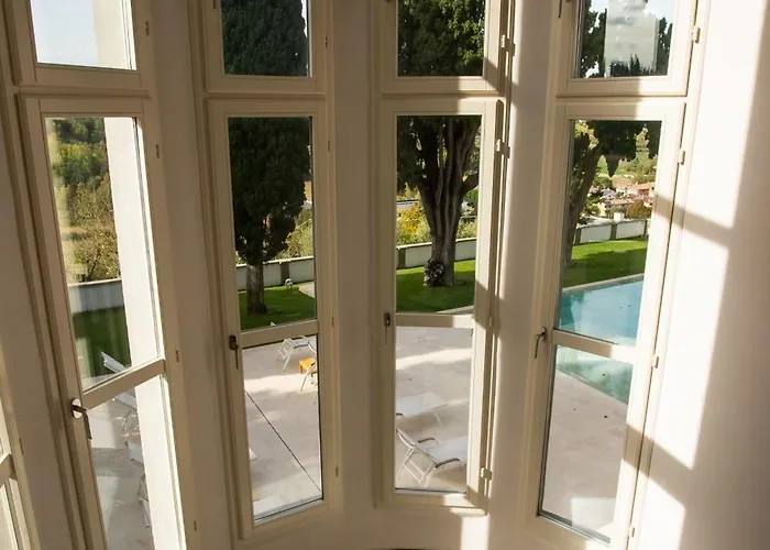 Boutique Monty Banks Τσεζένα