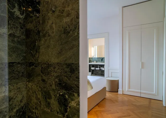 Boutique Monty Banks *