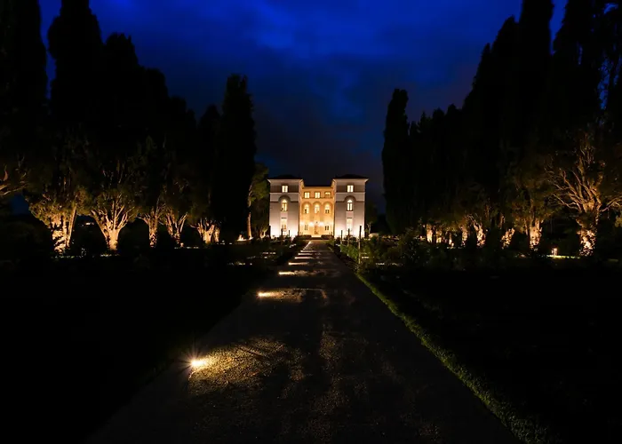 Boutique Monty Banks تشيزينا