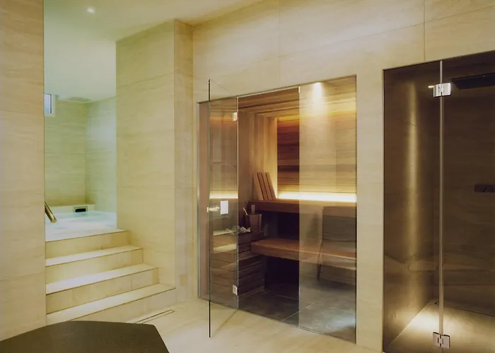 Boutique Monty Banks Τσεζένα