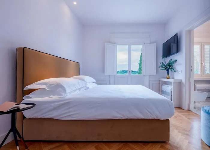 Boutique Monty Banks *