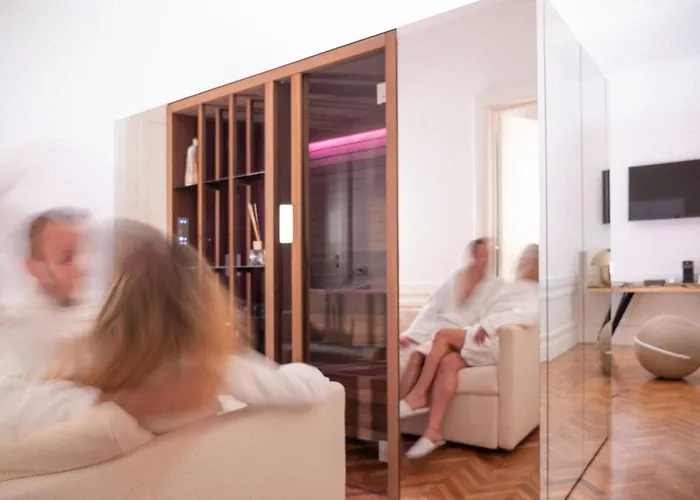 Boutique Monty Banks * Τσεζένα