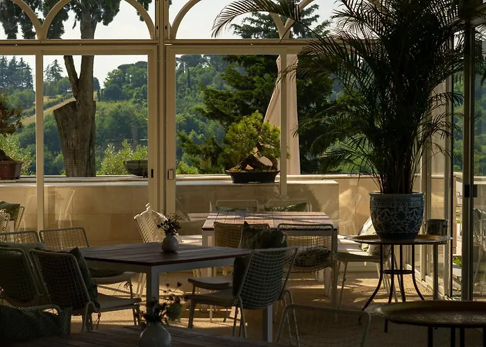 Boutique Monty Banks *